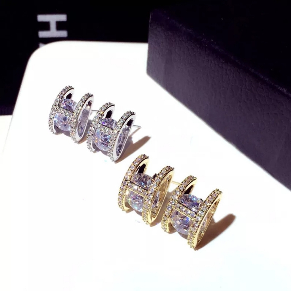 HOST PICK! 💯🔥Platinum Stud Earrings - Picture 3 of 5